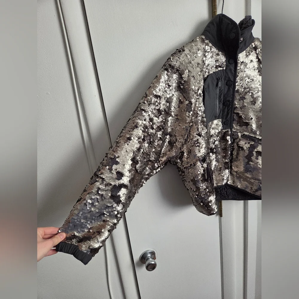 Free People Movement Hit The Slopes Silver Metallic Sequin Shiny Jacket Size XS - Picture 3 of 7